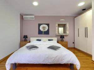 Posteľ alebo postele v izbe v ubytovaní Holiday Home Erika by Interhome