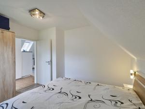 Ένα ή περισσότερα κρεβάτια σε δωμάτιο στο Apartment Rapunzel by Interhome