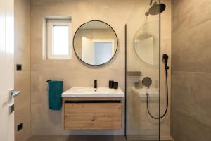 Ένα μπάνιο στο Apartment Krk with jacuzzi +41 φωτογραφίες