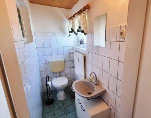 Koupelna v ubytování Ferienwohnung „Ostsee“ über zwei Etagen in Ückeritz + 3 fotografie