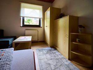 Säng eller sängar i ett rum på Apartment 547-3 by Interhome