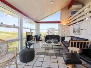 Posezení v ubytování Holiday Home Anne - 100m from the sea by Interhome