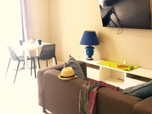 Ein Bett oder Betten in einem Zimmer der Unterkunft New apartment Alcala 1 room & FREE WIFI