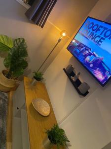 TV a/nebo společenská místnost v ubytování Sea Side Home from Home