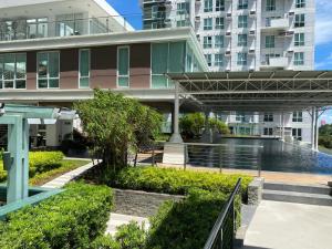 Bangunan di mana terletaknya aparthotel ini