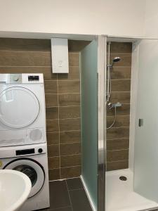 a bathroom with a shower and a toilet and a sink at Am Bahnhof in Bersenbrück