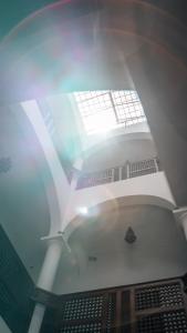 - une vue depuis l'intérieur d'un bâtiment avec fenêtres dans l'établissement The Riad Hostel Tangier, à Tanger
