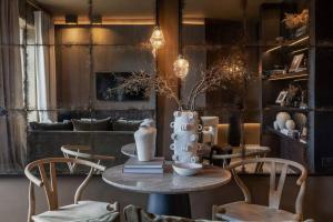 Uma área de estar em Alfred's Ramsbottom - Suite One
