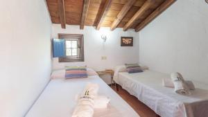 Łóżko lub łóżka w pokoju w obiekcie Villa Azul de Frigiliana by Ruralidays