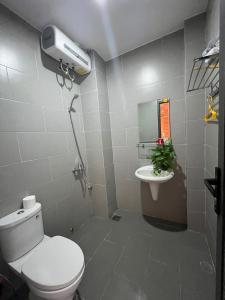 a bathroom with a toilet and a sink at Siro homestay in Danang