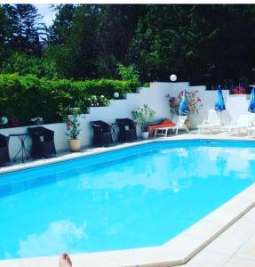 The swimming pool at or close to Апартамент Холи