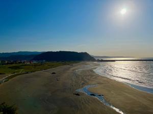 Fotografie z fotogalerie ubytování Playa Los Quebrantos. Beach and Surf. PRIMERA LÍNEA v destinaci San Juan de la Arena