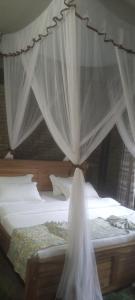 En eller flere senger på et rom på Gipir and Labongo Safari Lodge Ltd