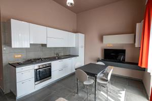 A kitchen or kitchenette at Eracle Hotel