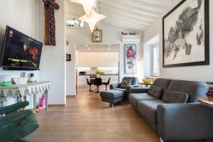 Televízia a/alebo spoločenská miestnosť v ubytovaní Matteotti Apartment