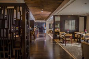 Posezení v ubytování Aspen Chalets by Kempinski Hotel Mall of The Emirates