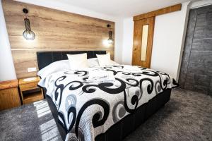 Postel nebo postele na pokoji v ubytování REKREAČNÝ DOM