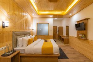 TV o dispositivi per l'intrattenimento presso The Social Stays Manali formerly ArtBuzz