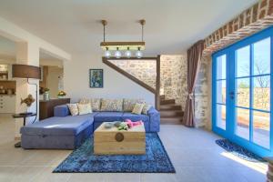 Posedenie v ubytovaní Luxury Villa Ive With Heated Pool, Finnish Sauna, Infrared Sauna, Pet Friendly