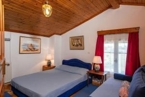 a bedroom with two beds and a couch at Sea Breeze Coastal House in Almyros Beach in Almiros Beach +38 photos