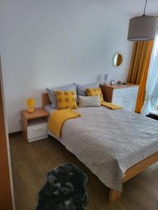 Rúm í herbergi á Divčibare_sunrise