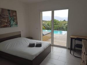 Bazén v ubytovaní Villa Porto-vecchio 4 chambres avec piscine alebo v jeho blízkosti