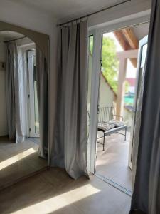 Balkón nebo terasa v ubytování Apartmá U rybníčku