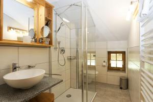 Koupelna v ubytování Feriengut zum Fürst`n mit Außenwhirlpool und Sauna