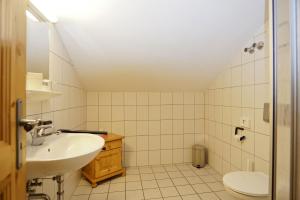 Koupelna v ubytování Feriengut zum Fürst`n mit Außenwhirlpool und Sauna