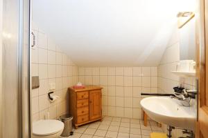 Koupelna v ubytování Feriengut zum Fürst`n mit Außenwhirlpool und Sauna