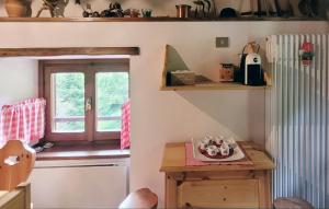 Příslušenství pro přípravu čaje a kávy v ubytování Charming Mountain Hut on Grigna Mountain - Como Lake
