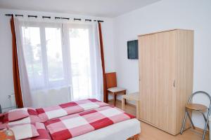 Posteľ alebo postele v izbe v ubytovaní SovaApartman