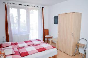 Posteľ alebo postele v izbe v ubytovaní SovaApartman