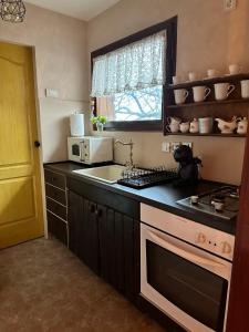 Kuchyň nebo kuchyňský kout v ubytování Casa Rustic 2
