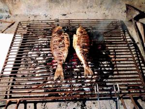 Ein für Gäste verfügbarer Grill in der Ferienwohnung