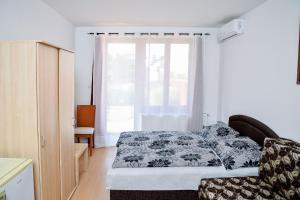 Posteľ alebo postele v izbe v ubytovaní SovaApartman