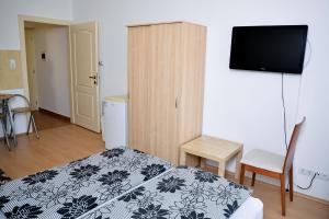 Televízia a/alebo spoločenská miestnosť v ubytovaní SovaApartman