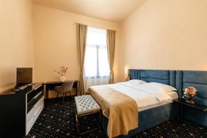 Postel nebo postele na pokoji v ubytování Palace Bulevard Inn + 37 fotografií