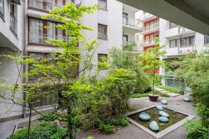 a garden in the middle of a building at Paulay Private Apartment in Budapest