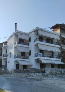 Afbeelding uit fotogalerij van Thanos ,Rooms and Apartments in Ouranoupoli +65 foto's