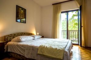 Ένα ή περισσότερα κρεβάτια σε δωμάτιο στο Apartmani Rosa