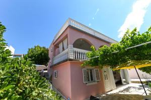 Das Gebäude in dem sich die Ferienwohnung befindet