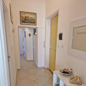 a room with a hallway with a television on a wall at Residenza Giuseppina in Siracusa