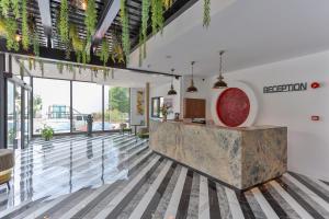 Vstupní hala nebo recepce v ubytování Wolf Of The City Hotel & Spa + 37 fotografií