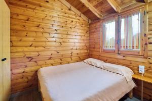 Postel nebo postele na pokoji v ubytování Camping Fontfreda + 36 fotografií