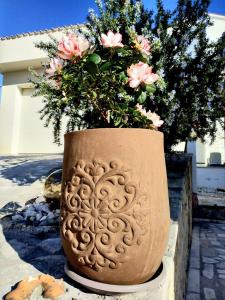 Galeriebild der Unterkunft Villa Grande Vista - Lovely Apartment with Private spacious lush mediterranean patio and Sea view in Trogir