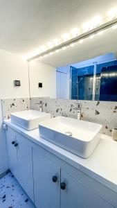 a bathroom with two sinks and a mirror at L'AUTHENTIQUE - Sur le Port - Parking - Wifi in Cassis