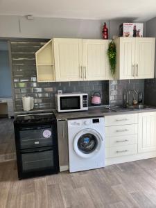 Kuchyň nebo kuchyňský kout v ubytování Junes cosy apartment