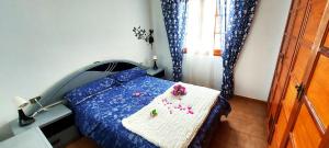 En eller flere senge i et værelse på Los Cristianos Apartment, 1 bedroom Wifi Free & Big Terrace + 8 billeder