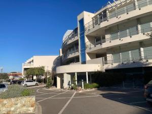 Το κτήριο όπου στεγάζεται  το διαμέρισμα